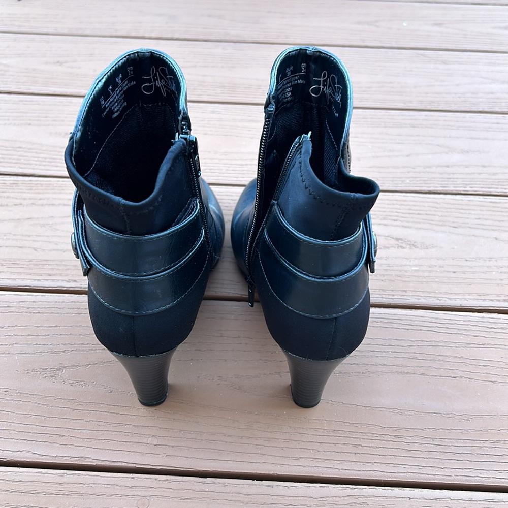 Boots - Picture 3 of 4